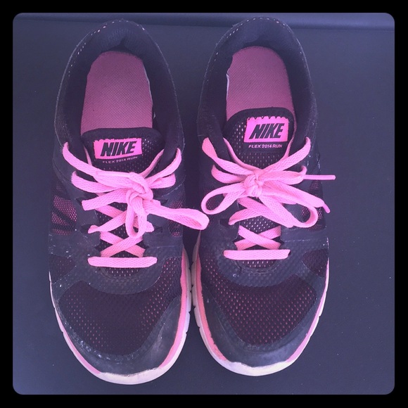Nike Boy's Flex Run 2015 Running Shoe (3.5y 7y) Nike Boy's Flex Run 2015 Running Shoe (3.5y 7y)